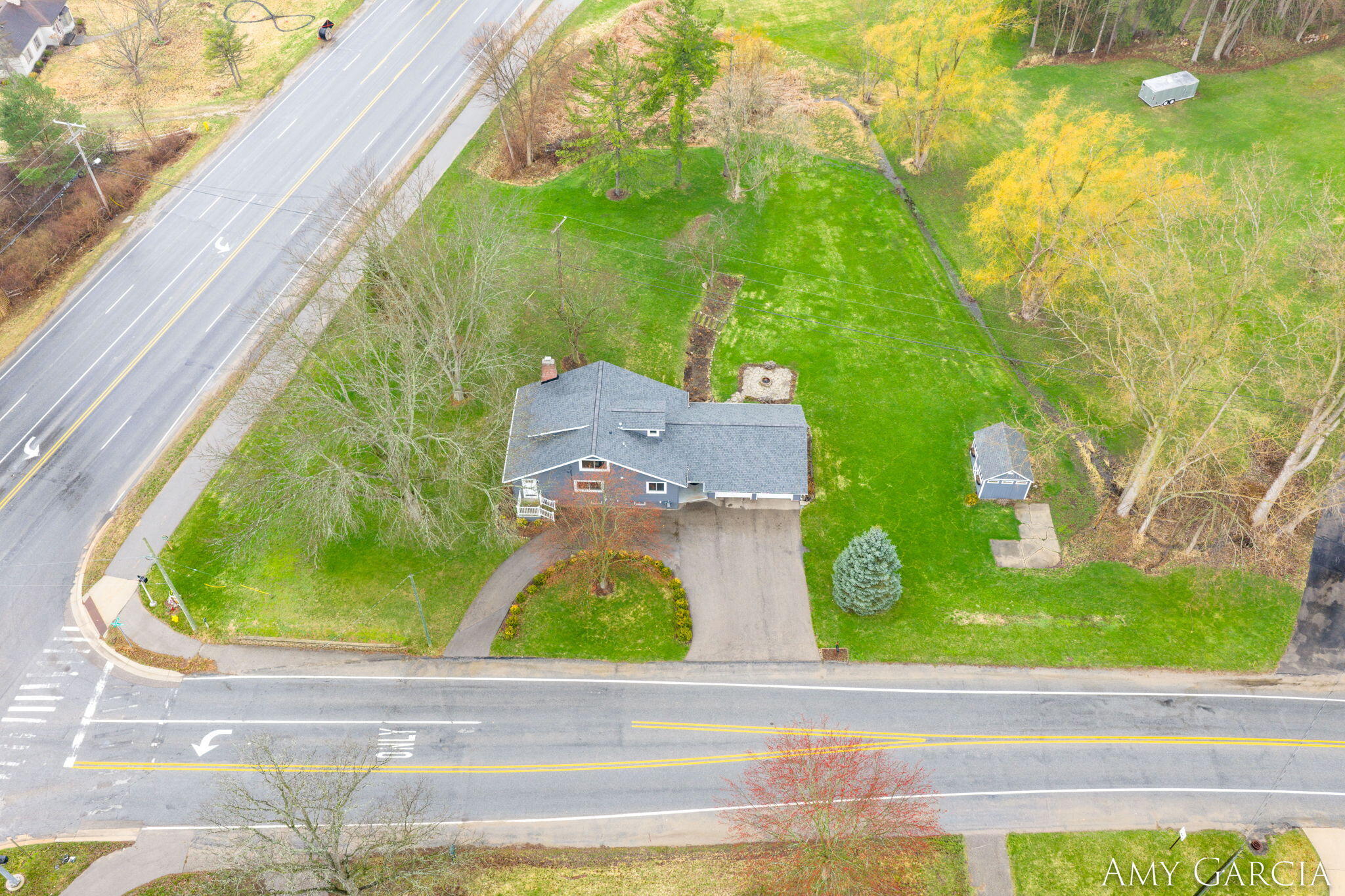 6387 Cascade Road Southeast Grand Rapids, MI 49546 - Photo 6 of 51 6-web-or-mls-6387 Cascade Rd SE, Grand R