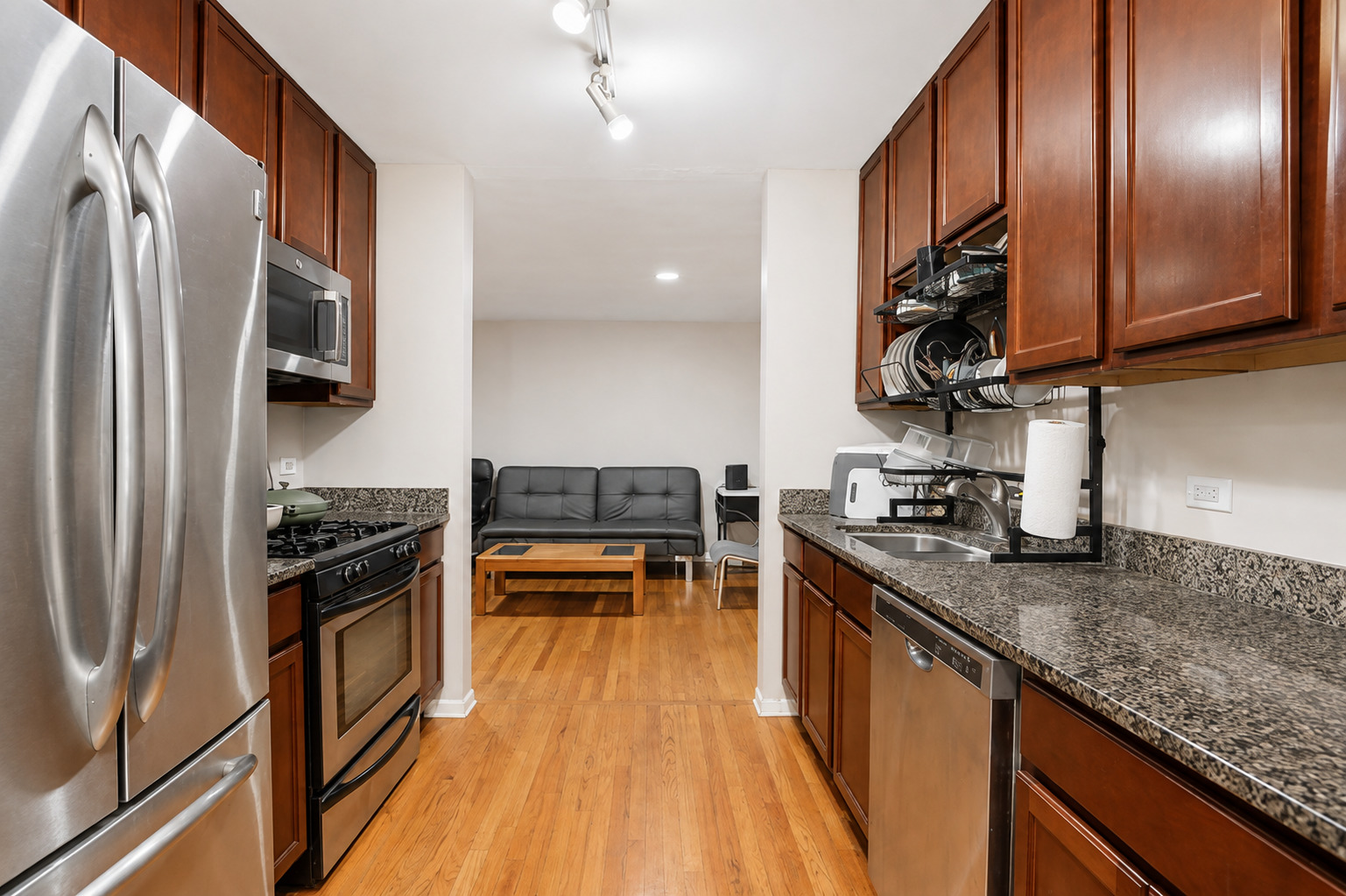 2147 Ridge Avenue, Unit 2D Evanston, IL 60201 - Photo 7 of 22 Gallery Image 7