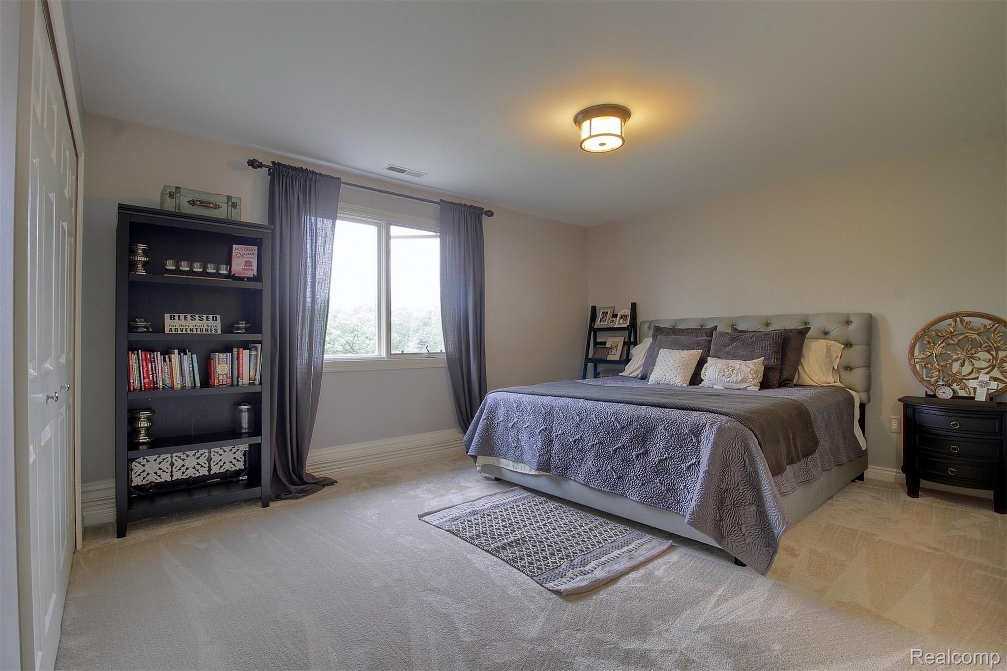 4446 Southacre Lane Rochester, MI 48306 - Photo 37 of 70 37-3rd Bedroom.jpg