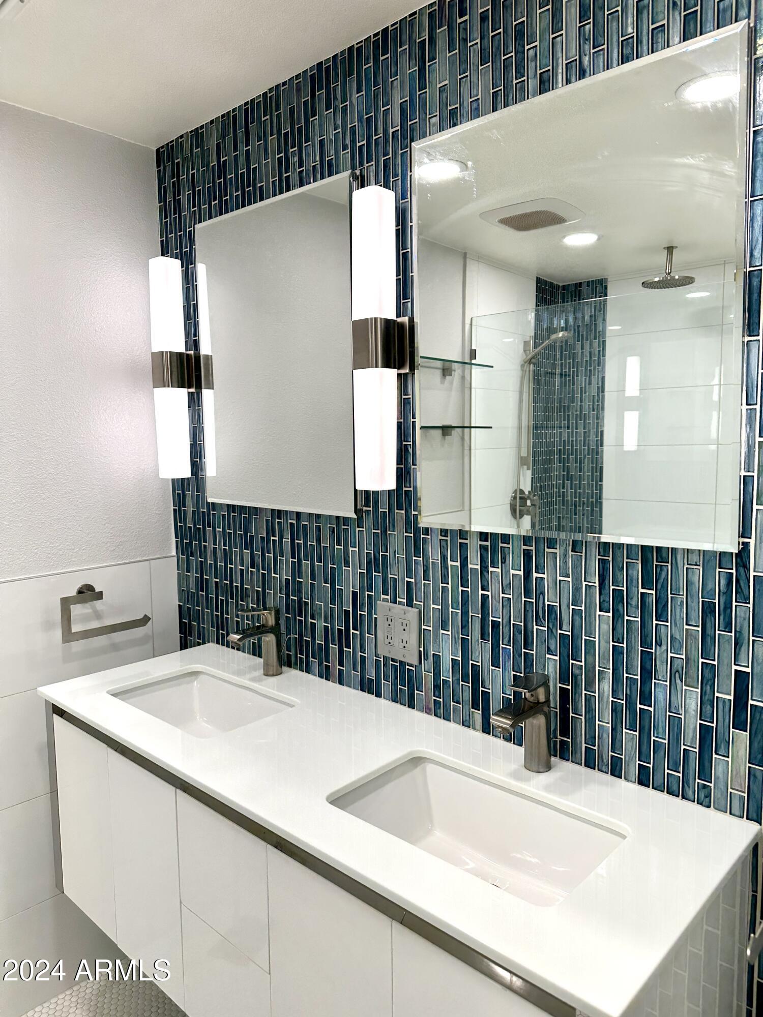 2510 North 22nd Drive Phoenix, AZ 85009 - Photo 22 of 37 Primary bath 2