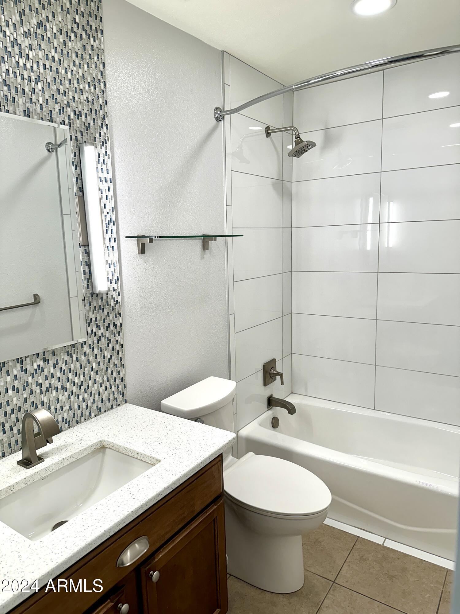 2510 North 22nd Drive Phoenix, AZ 85009 - Photo 26 of 37 Guest bath 1