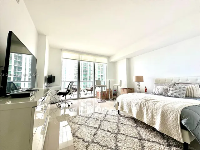 $2,750 | 1300 Brickell Bay Drive, Unit 1205, Miami, FL 33131