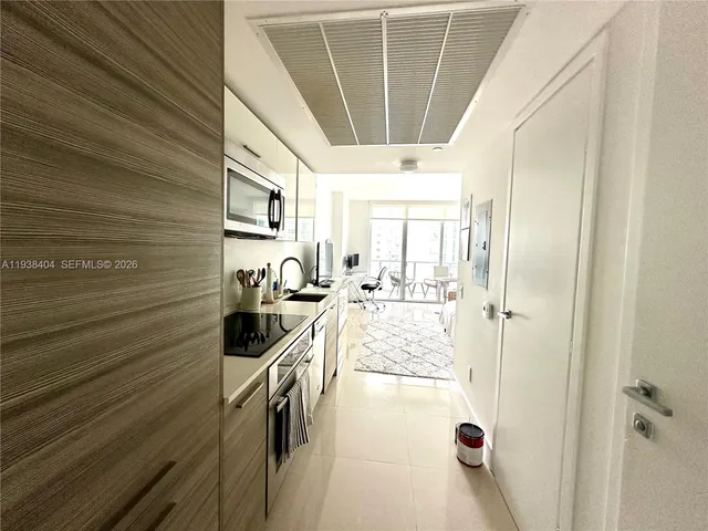 $2,750 | 1300 Brickell Bay Drive, Unit 1205, Miami, FL 33131