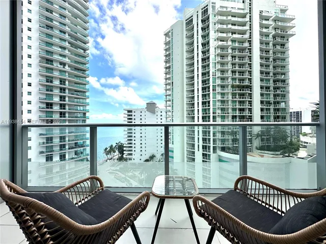 $2,750 | 1300 Brickell Bay Drive, Unit 1205, Miami, FL 33131