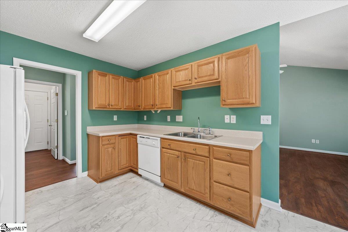 601 Cardinal Woods Way Easley, SC 29642 - Photo 28 of 38