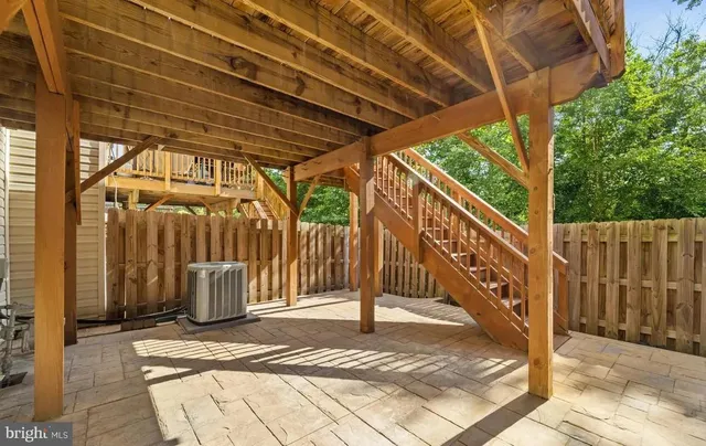 a view of an outdoor space