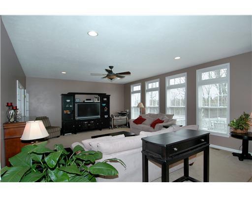 5032 Venice Road Pittsburgh, PA 15209 - Photo 8 of 18 Den/Family/Great Room.