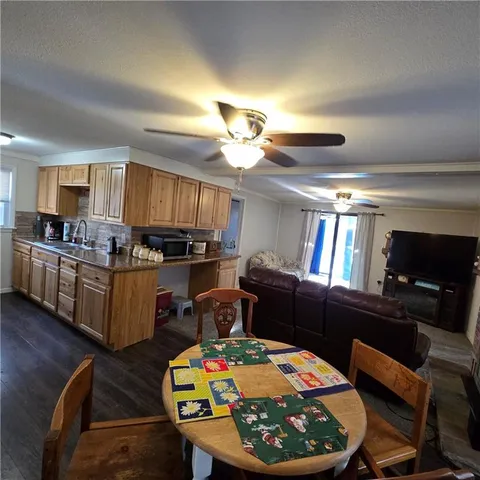 $185,000 | 28672 Mistletoe Avenue, Warsaw, MO 65355