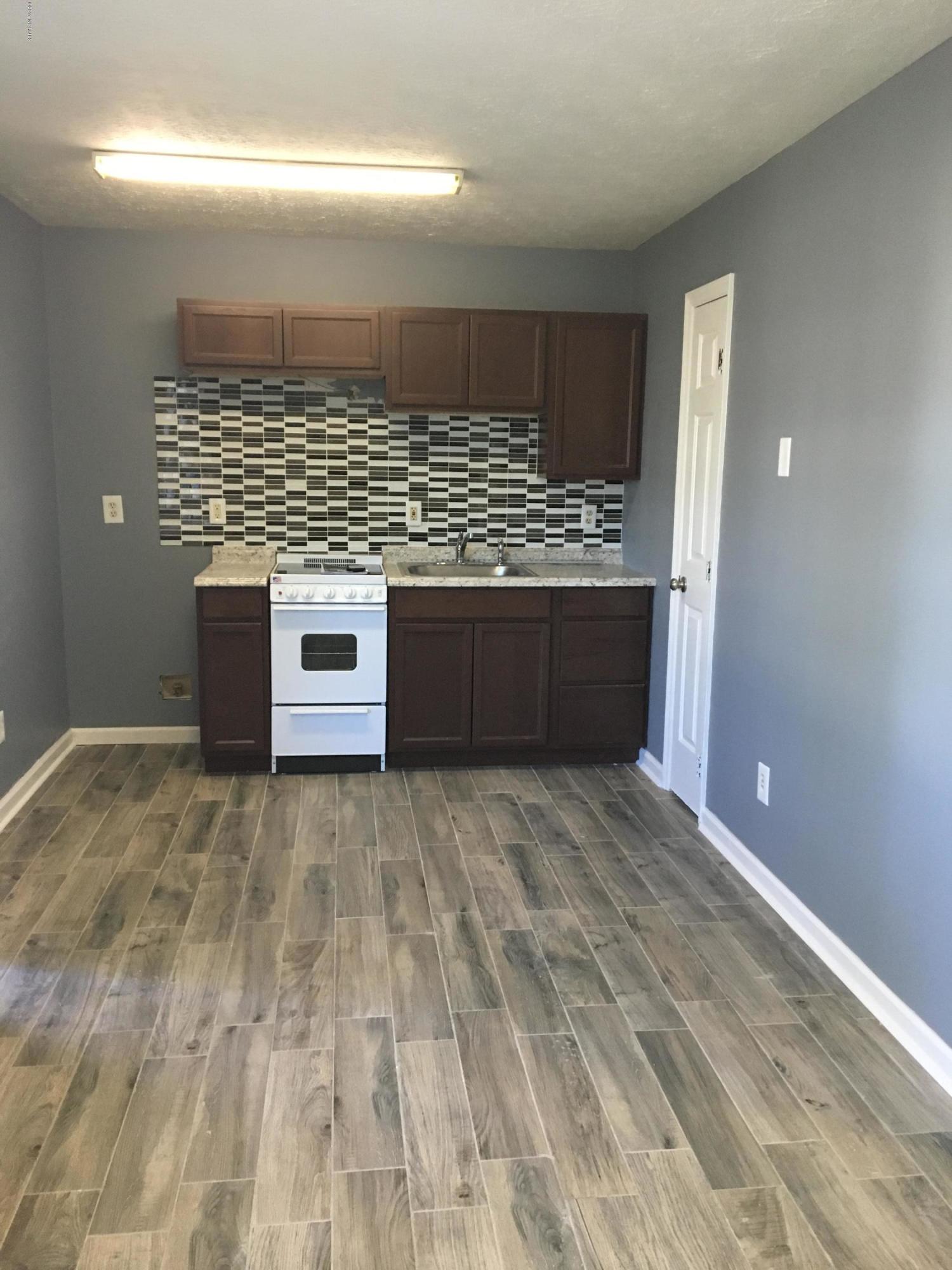 4516 Greentree Road, Unit 6 Wilmington, NC 28405 - Photo 3 of 6 IMG_2654