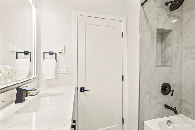 $5,300 | 2914 East Columbia Street, Seattle, WA 98122