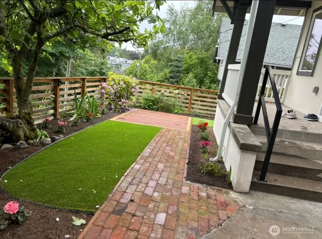 $5,300 | 2914 East Columbia Street, Seattle, WA 98122