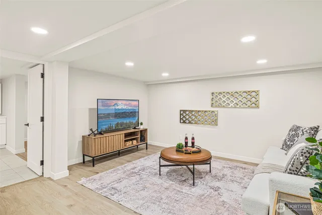 $5,300 | 2914 East Columbia Street, Seattle, WA 98122