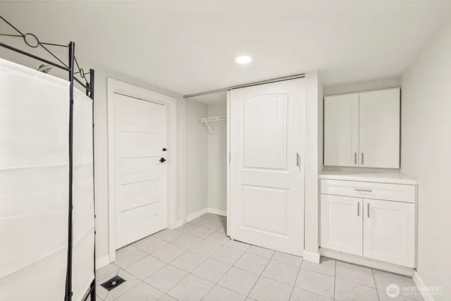 $5,300 | 2914 East Columbia Street, Seattle, WA 98122