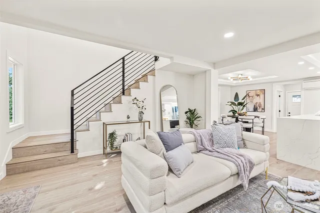 $5,300 | 2914 East Columbia Street, Seattle, WA 98122