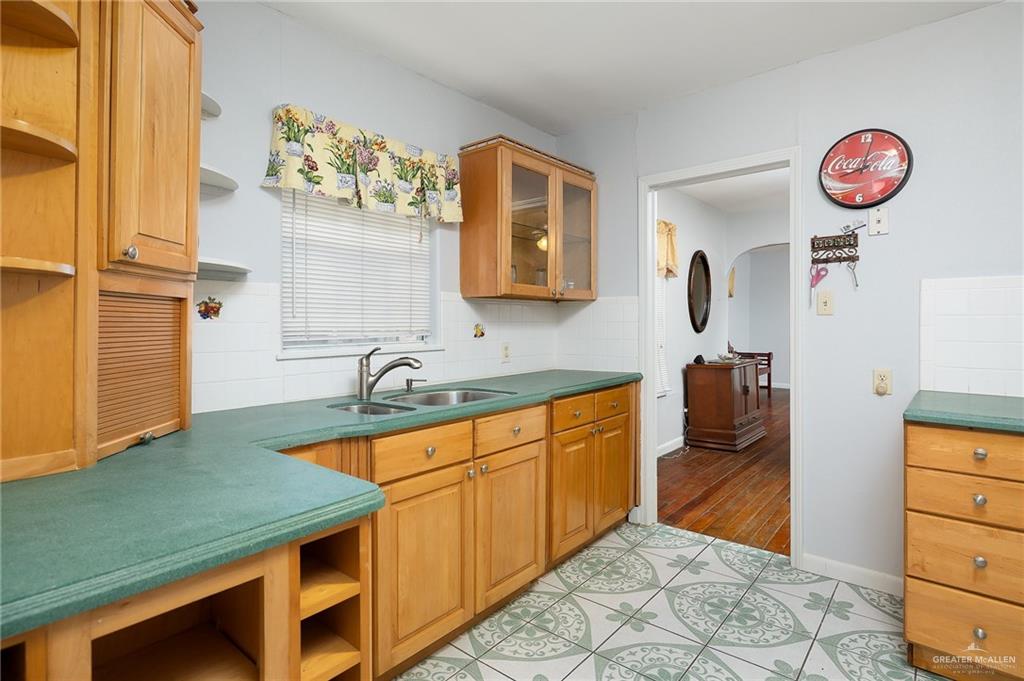 218 East Sam Houston Boulevard Pharr, TX 78577 - Photo 6 of 25 a bathroom with a sink a mirror and a bathtub