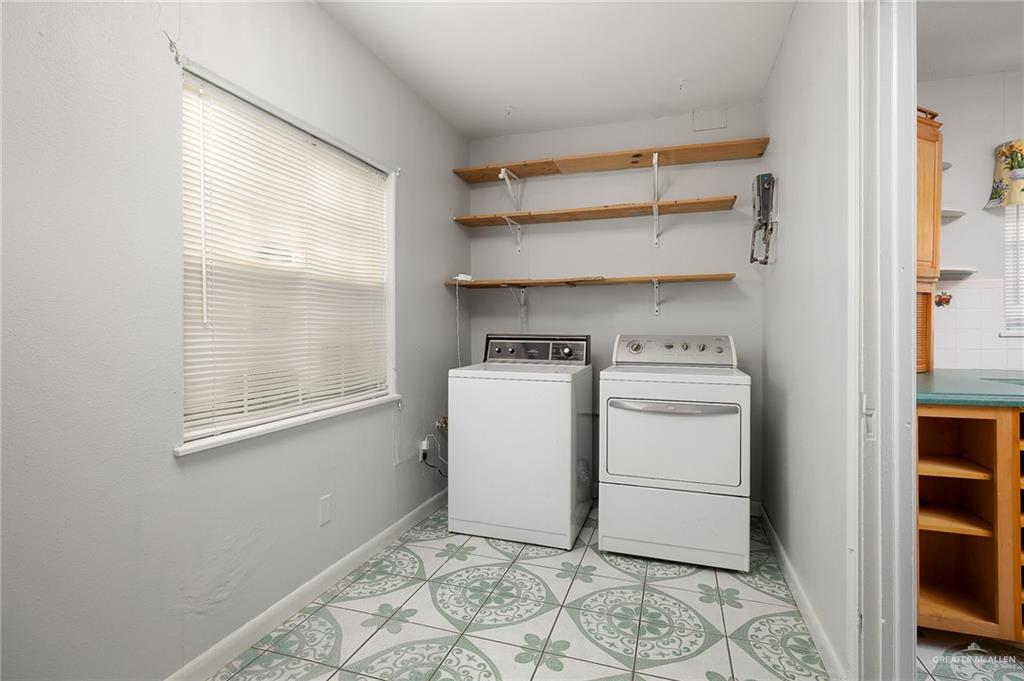 218 East Sam Houston Boulevard Pharr, TX 78577 - Photo 8 of 25 a utility room with dryer and washer