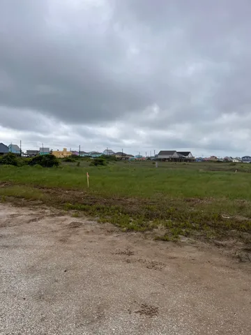 a view of a house with a big yard