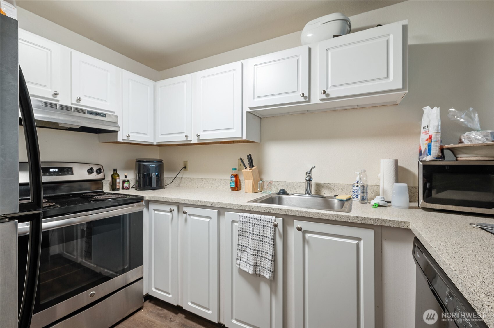 2418 Northwest 57th Street Seattle, WA 98107 - Photo 11 of 20