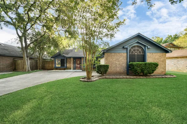 $2,200 | 3611 Bee Bayou Lane, Sugar Land, TX 77479