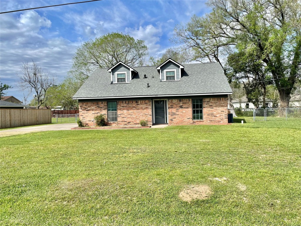 509 Dwyer Street Angleton, TX 77515 - Photo 2 of 33