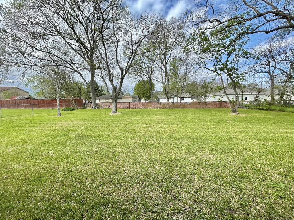 509 Dwyer Street Angleton, TX 77515 - Photo 29 of 33