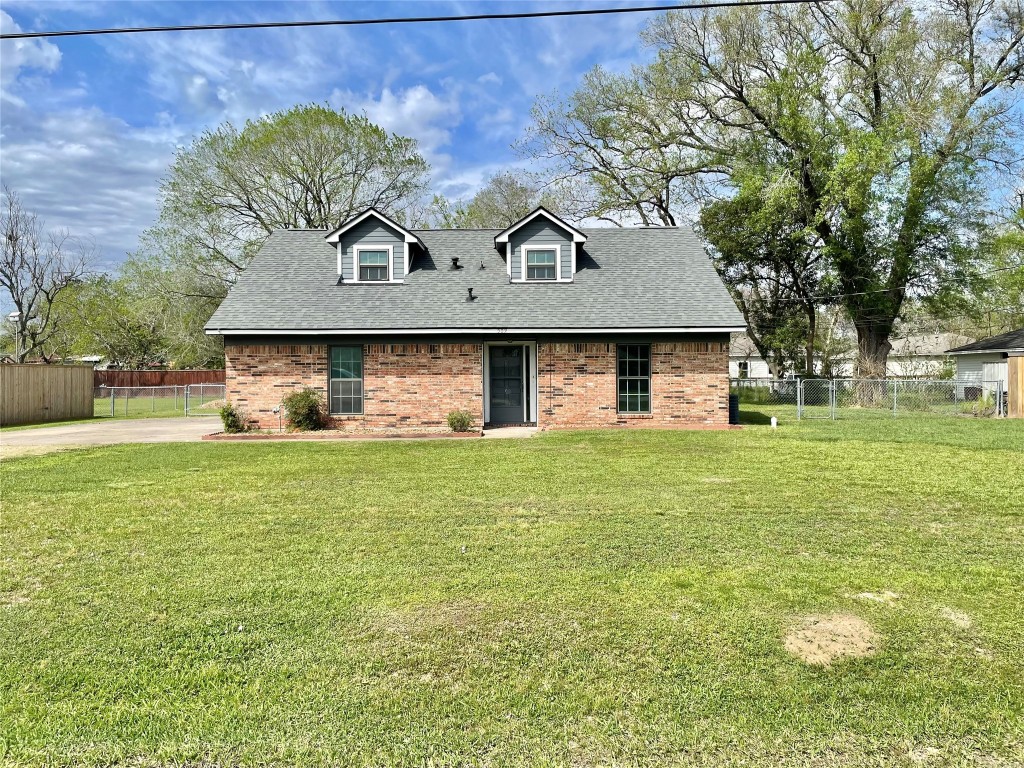 509 Dwyer Street Angleton, TX 77515 - Photo 3 of 33