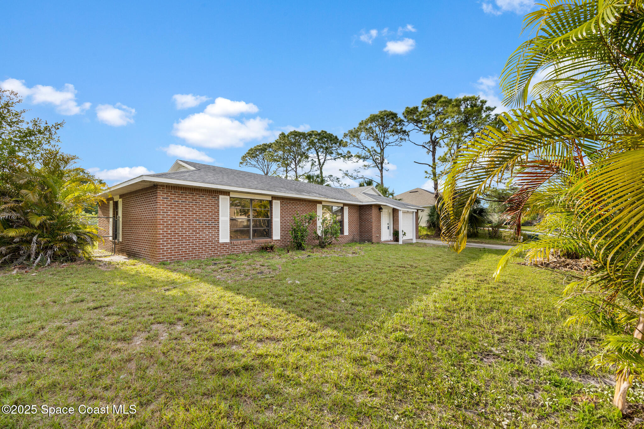 286 Alegriano Road Northwest Palm Bay, FL 32907 - Photo 3 of 24 a view of a house with a backyard