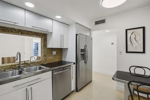 $640,000 | 6450 Collins Avenue, Unit 901, Miami Beach, FL 33141