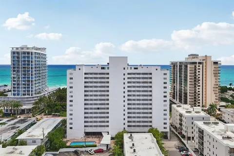 $640,000 | 6450 Collins Avenue, Unit 901, Miami Beach, FL 33141