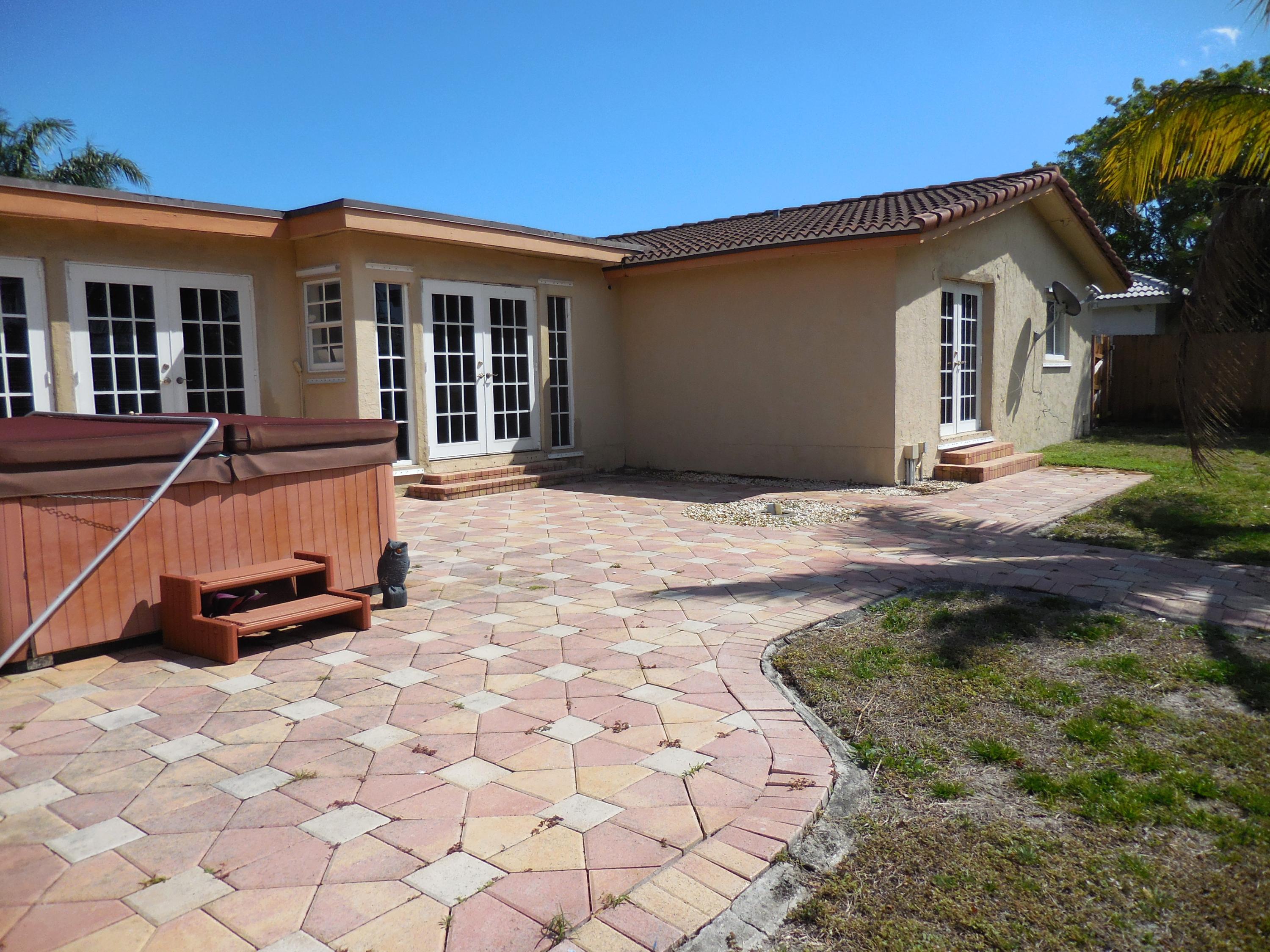 835 Northwest 5th Avenue Boca Raton, FL 33432 - Photo 3 of 41 Back of home