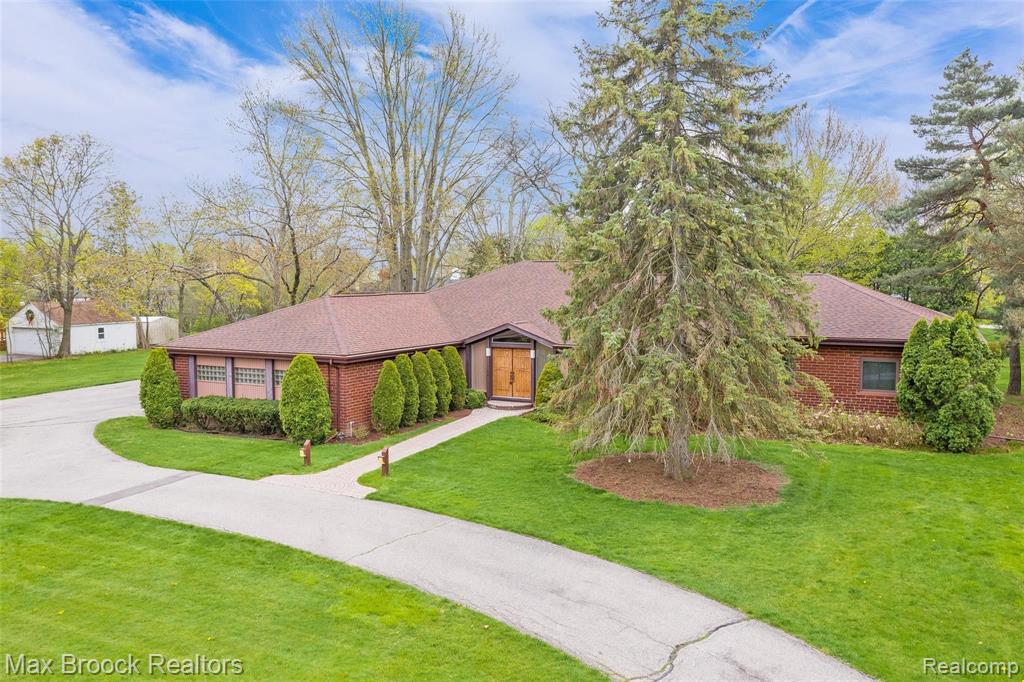 2355 West Wattles Road Troy, MI 48098 - Photo 2 of 53