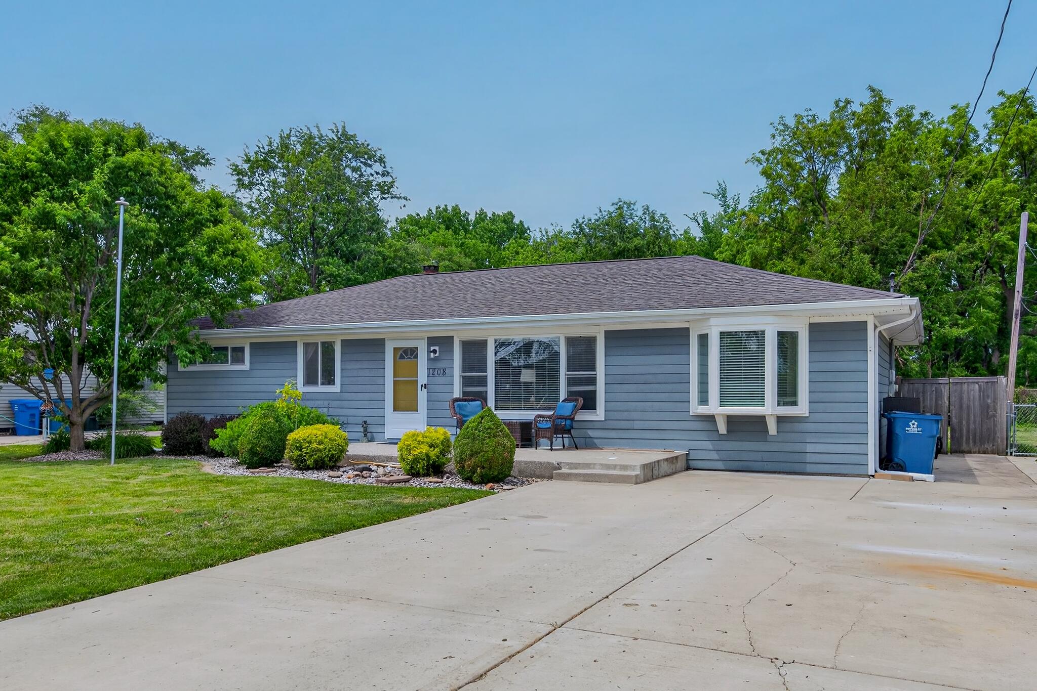1208 Farragut Street Crown Point, IN 46307 - Photo 3 of 31 2048x1366