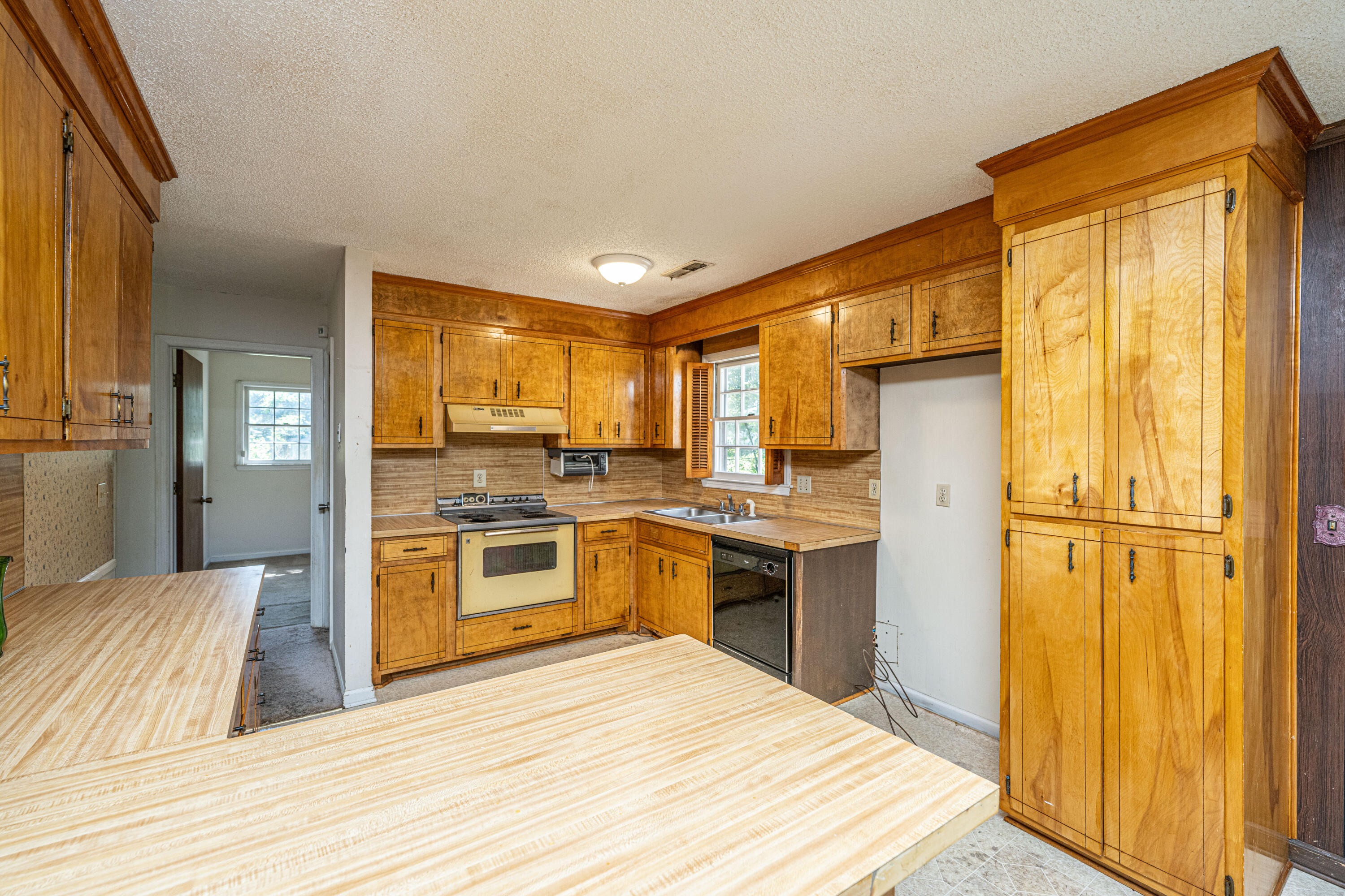 404 Beauregard Road Summerville, SC 29486 - Photo 14 of 35 404BeauregardRd017