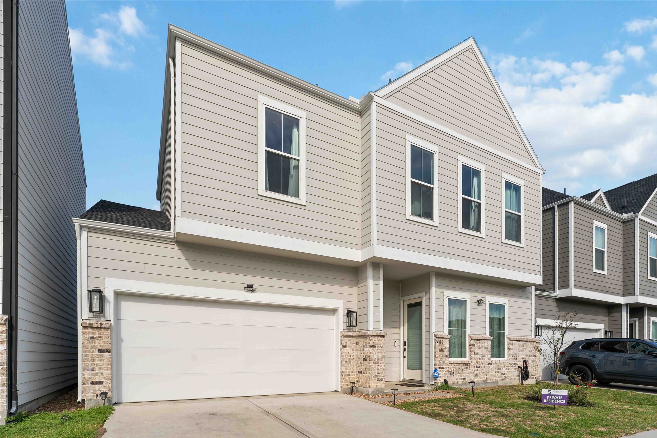 405 Stonework Garden Lane Houston, TX 77076 - Photo 2 of 23 a front view of a house with garden