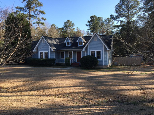 5798 Huddersfield Road Macon, GA 31210 - Photo 2 of 35 a front view of a house with a garden