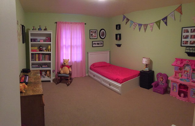 5798 Huddersfield Road Macon, GA 31210 - Photo 18 of 35 a room with furniture and a book shelf