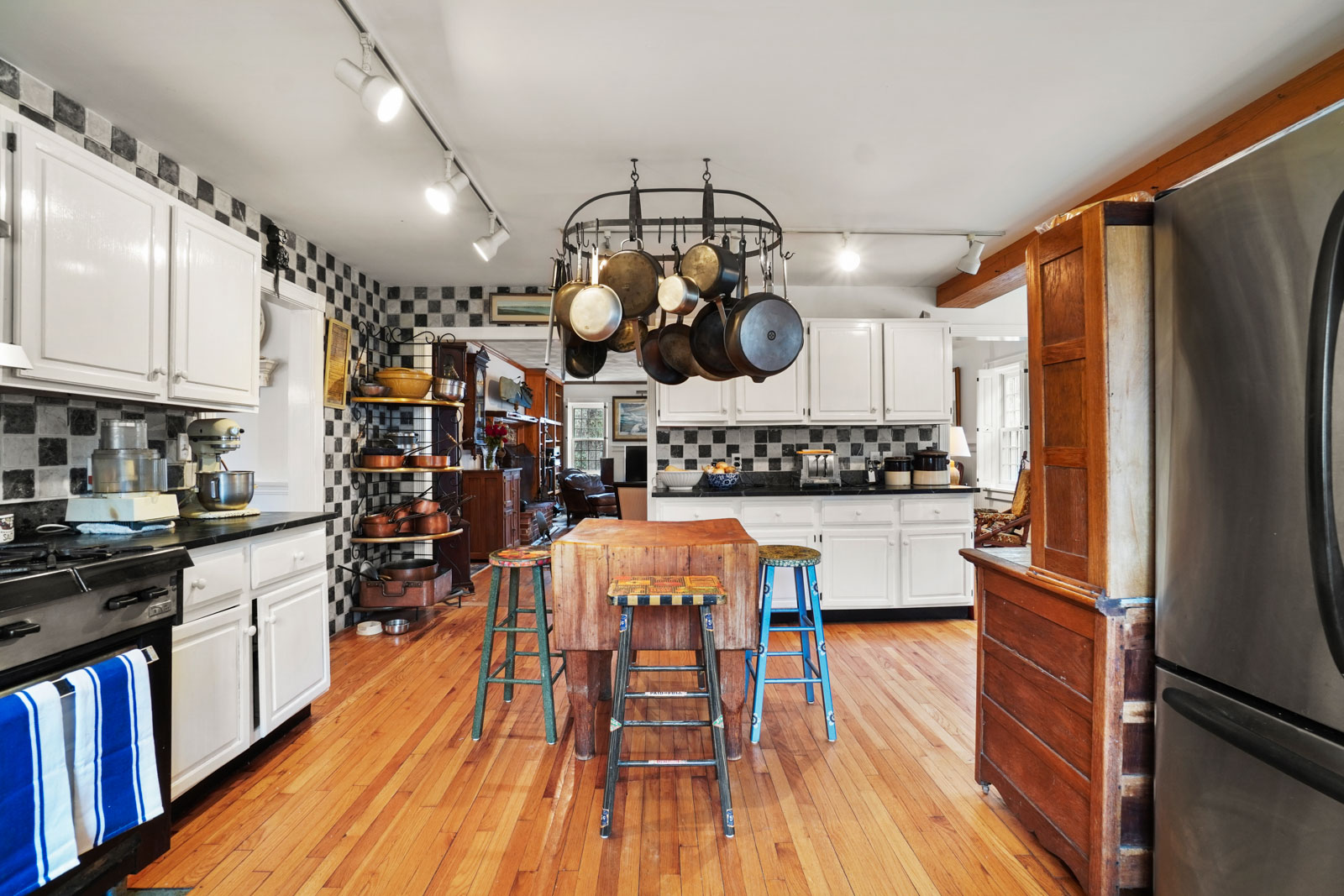 10 Skyline Drive Nantucket, MA 02554 - Photo 17 of 38 Plenty of cabinet and counter space