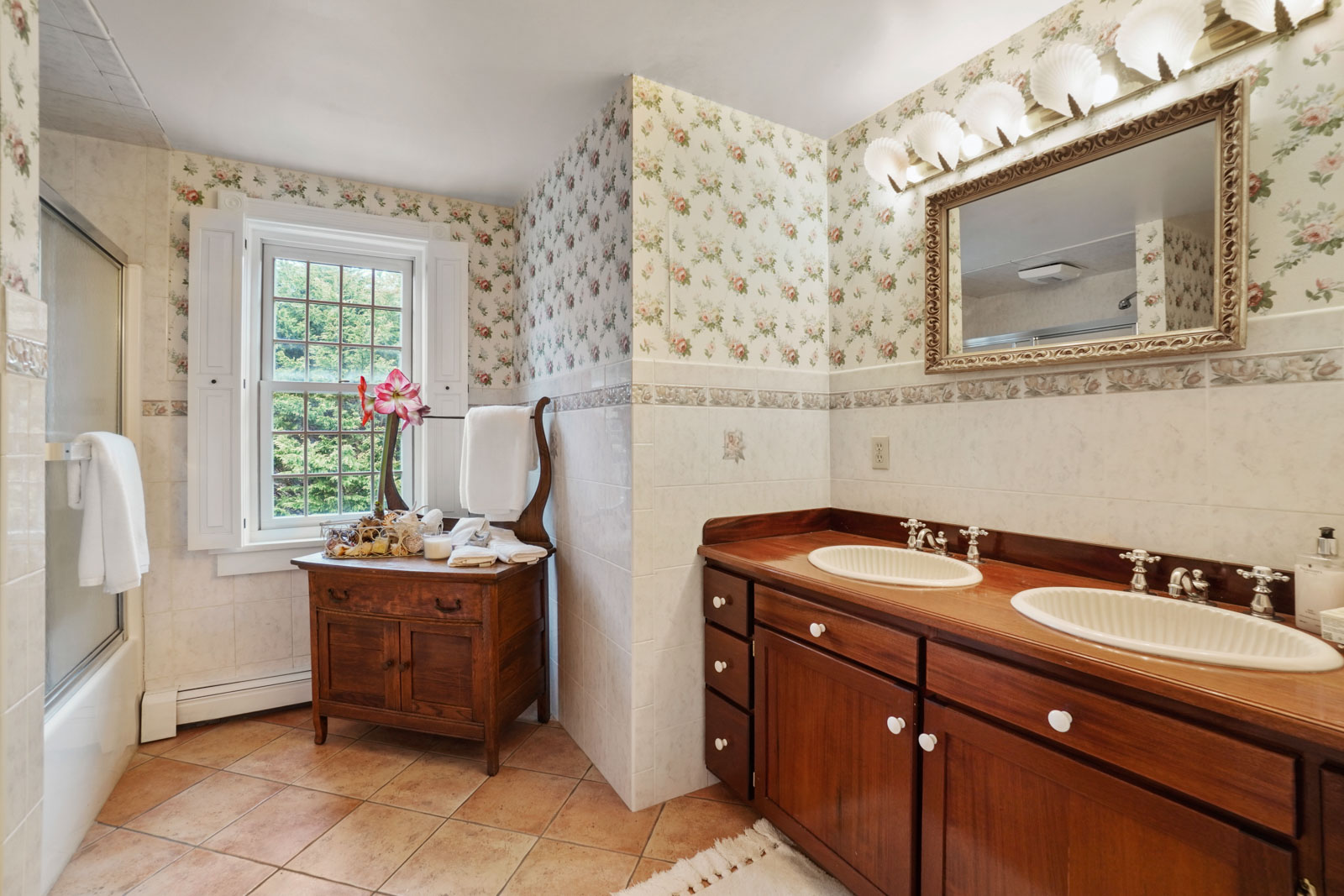 10 Skyline Drive Nantucket, MA 02554 - Photo 21 of 38 Large bath with double basin sink
