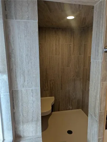 $339,900 | 1105 Northwest Sawgrass Drive, Grain Valley, MO 64029