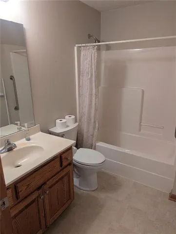 $339,900 | 1105 Northwest Sawgrass Drive, Grain Valley, MO 64029