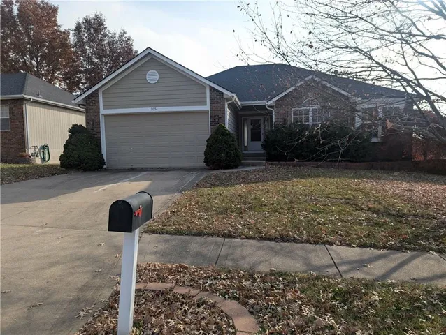 $339,900 | 1105 Northwest Sawgrass Drive, Grain Valley, MO 64029