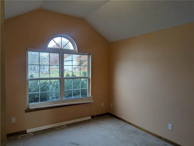 $339,900 | 1105 Northwest Sawgrass Drive, Grain Valley, MO 64029