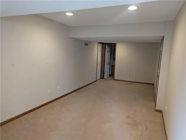 $339,900 | 1105 Northwest Sawgrass Drive, Grain Valley, MO 64029