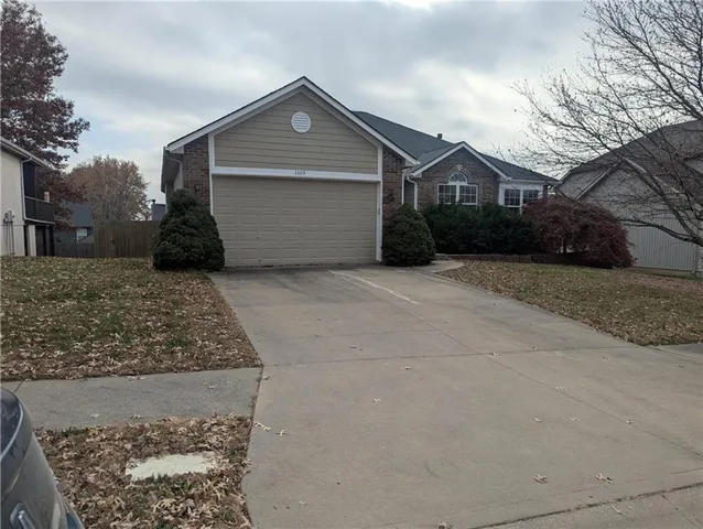 $339,900 | 1105 Northwest Sawgrass Drive, Grain Valley, MO 64029