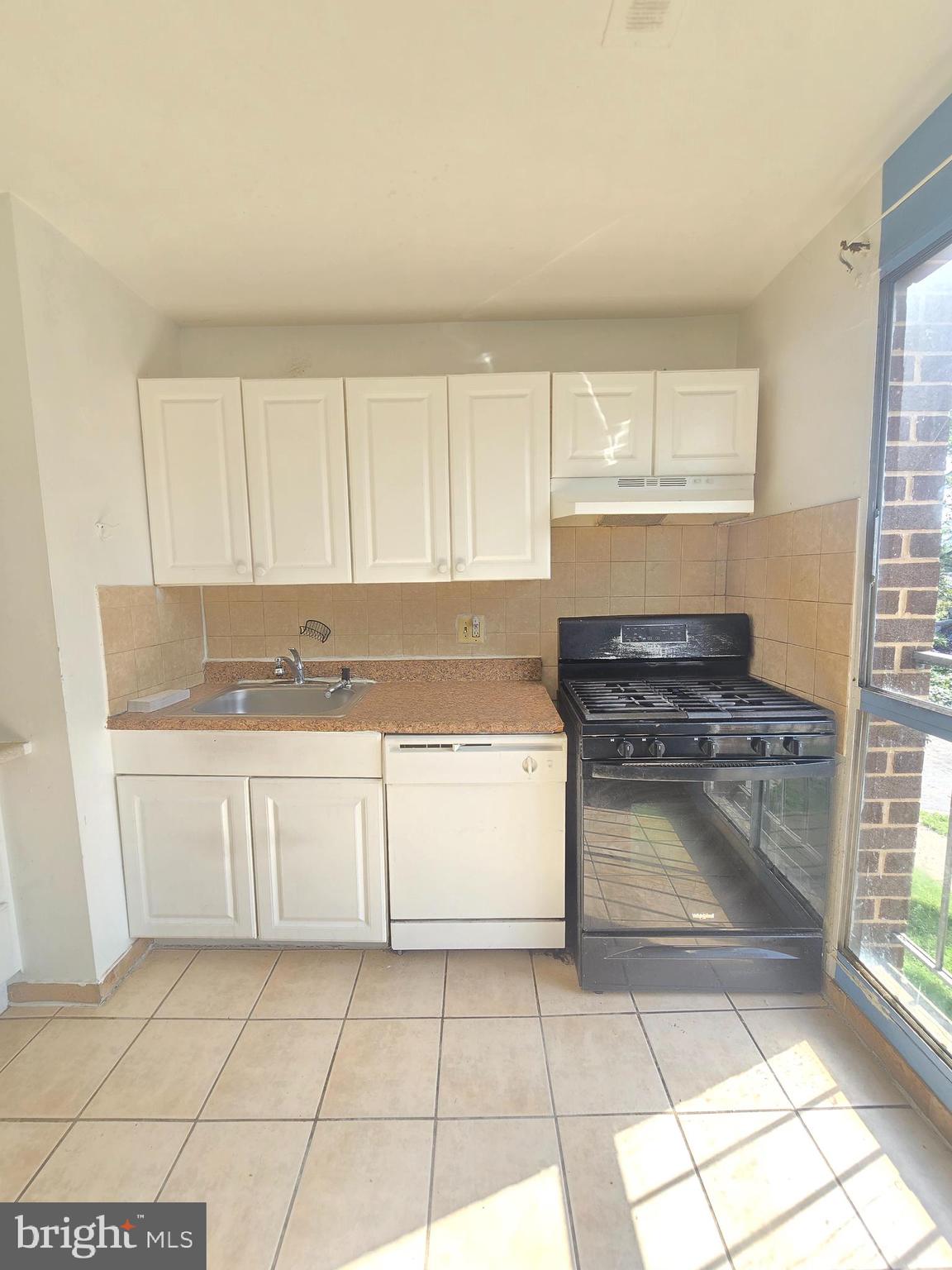 7977 Riggs Road, Unit 8 Hyattsville, MD 20783 - Photo 4 of 15 Gallery Image 4