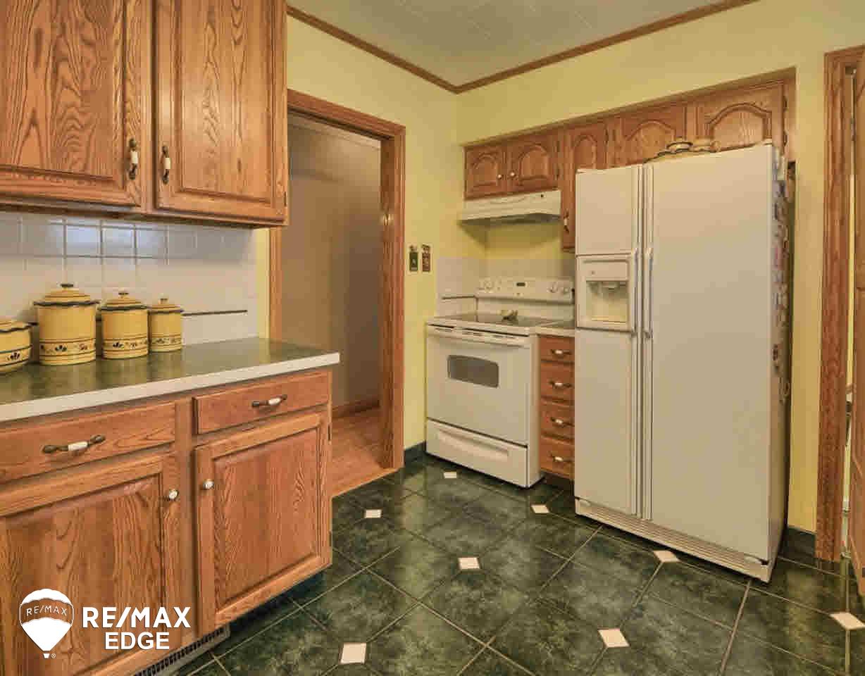 4227 Risedorph Street Burton, MI 48509 - Photo 19 of 35 21307614-18.JPG