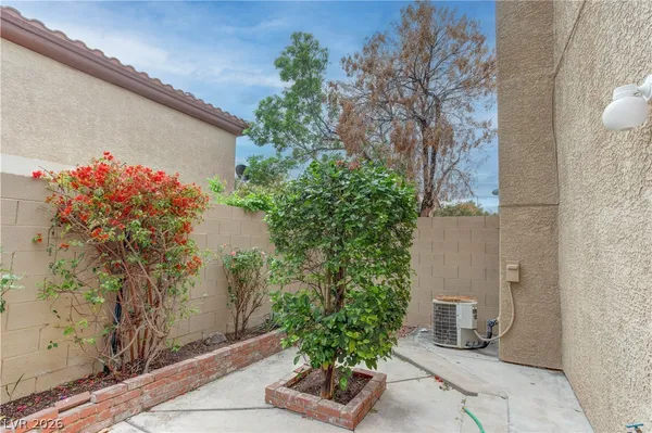 $325,000 | 690 Ambling Gait Avenue, Henderson, NV 89015