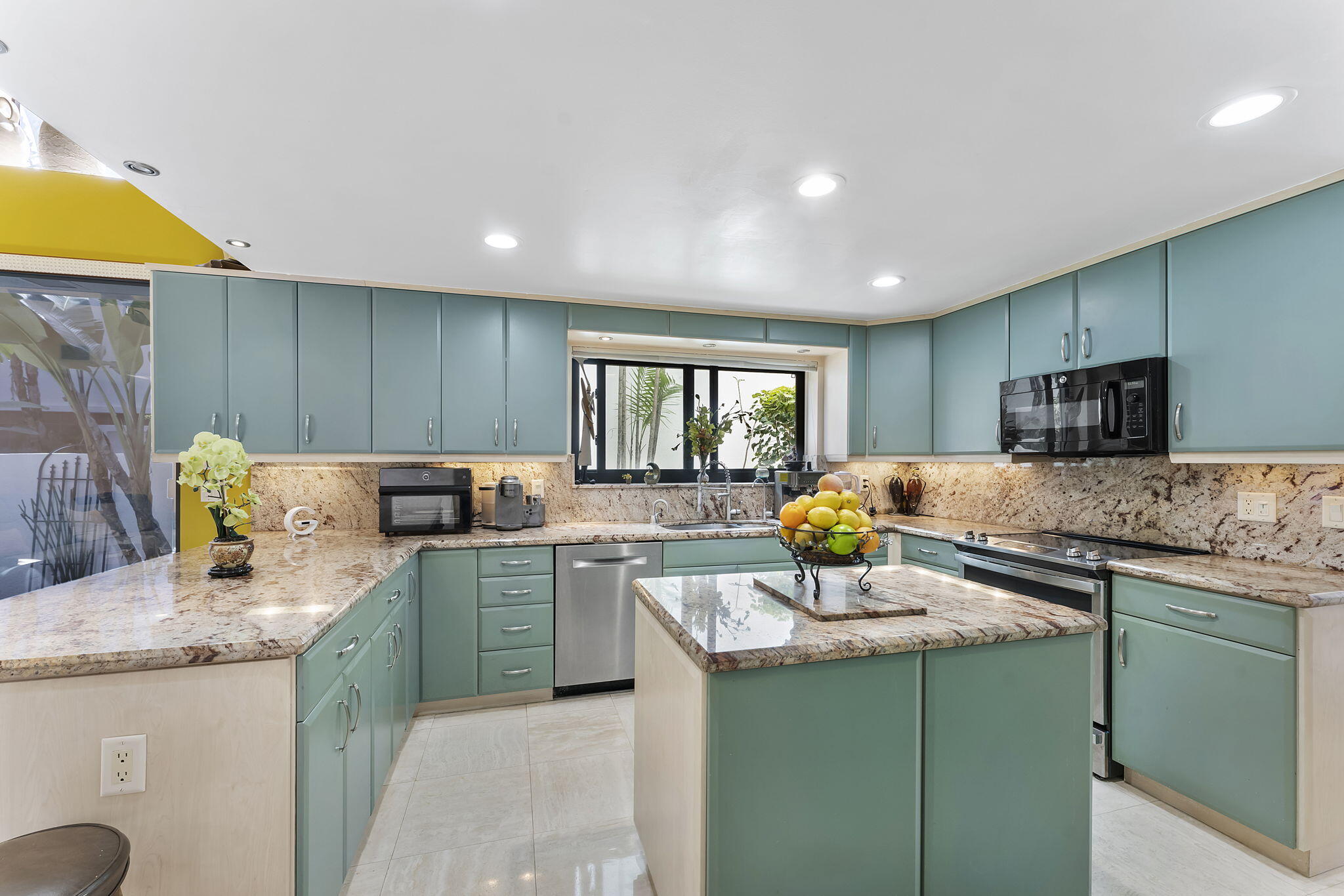 6534 Via Rosa Boca Raton, FL 33433 - Photo 13 of 59 Kitchen