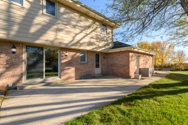 $599,900 | W199S7525 Lakeview Drive, Muskego, WI 53150