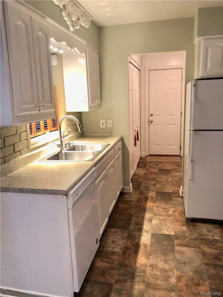 2043 Covert Road Burton, MI 48509 - Photo 4 of 32 fullsizeoutput_1170d.jpeg